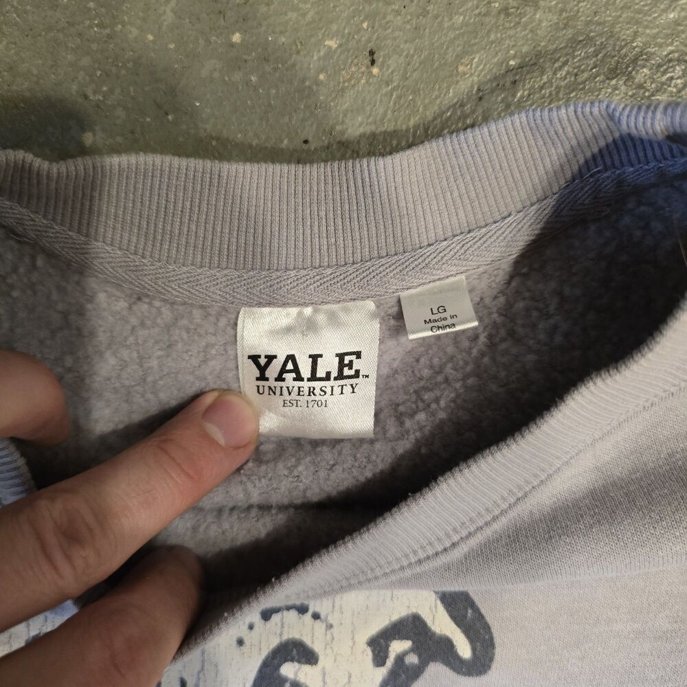 Yale University Bulldogs Crewneck Sweatshirt Mens Large Gray Heather Ivy League - Picture 2 of 3